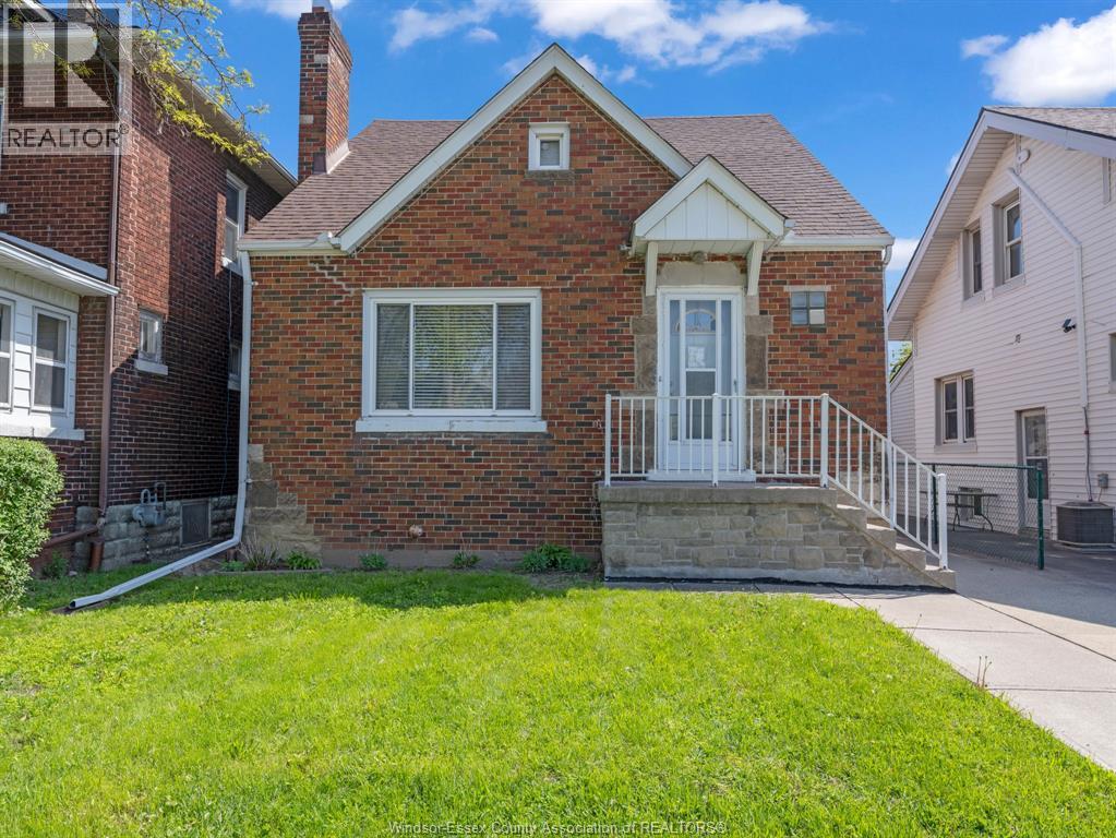 1082 Parent, Windsor, Ontario  N9A 2E5 - Photo 1 - 26003139