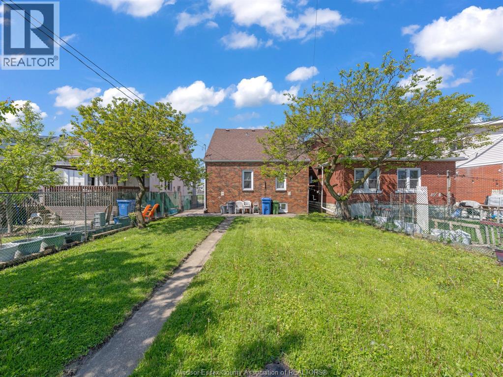 1082 Parent, Windsor, Ontario  N9A 2E5 - Photo 4 - 26003139
