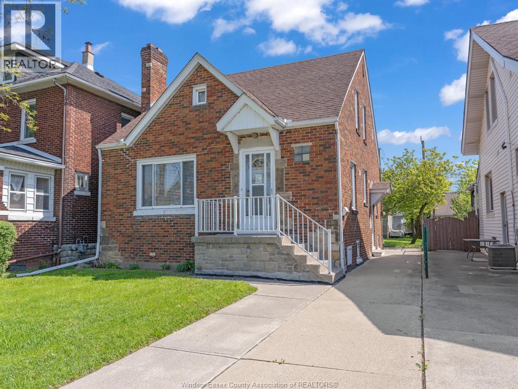 1082 Parent, Windsor, Ontario  N9A 2E5 - Photo 2 - 26003139
