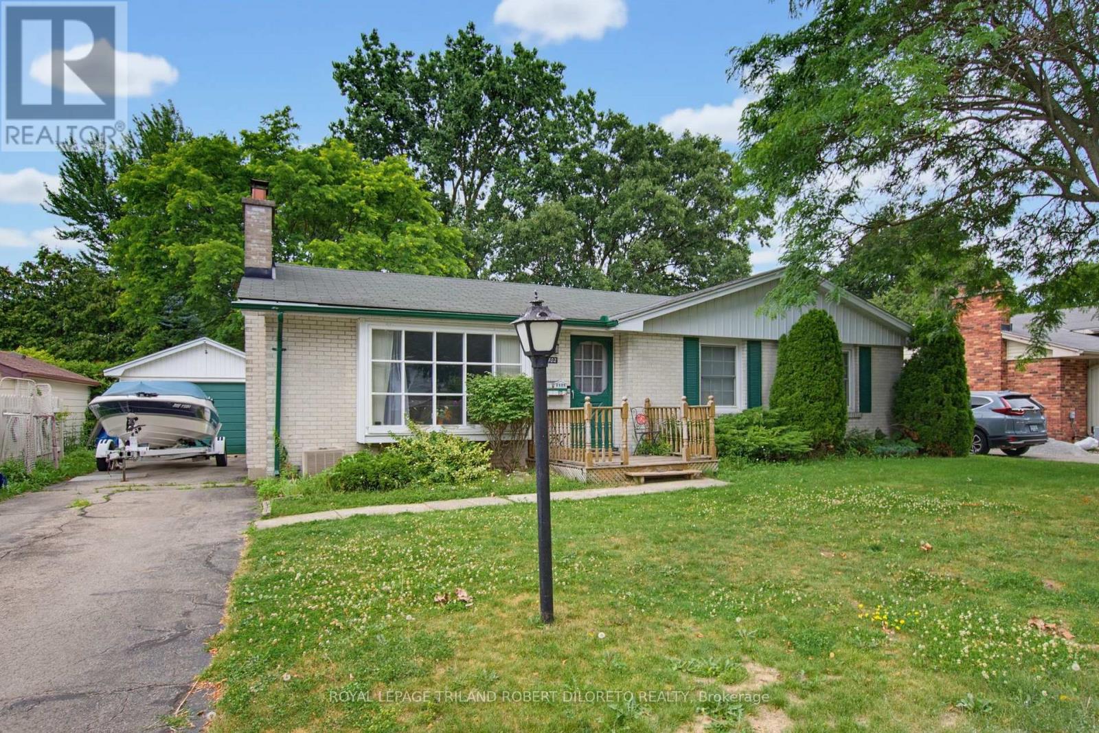 102 Honeysuckle Crescent, London East, Ontario  N5Y 4P4 - Photo 3 - X13547616