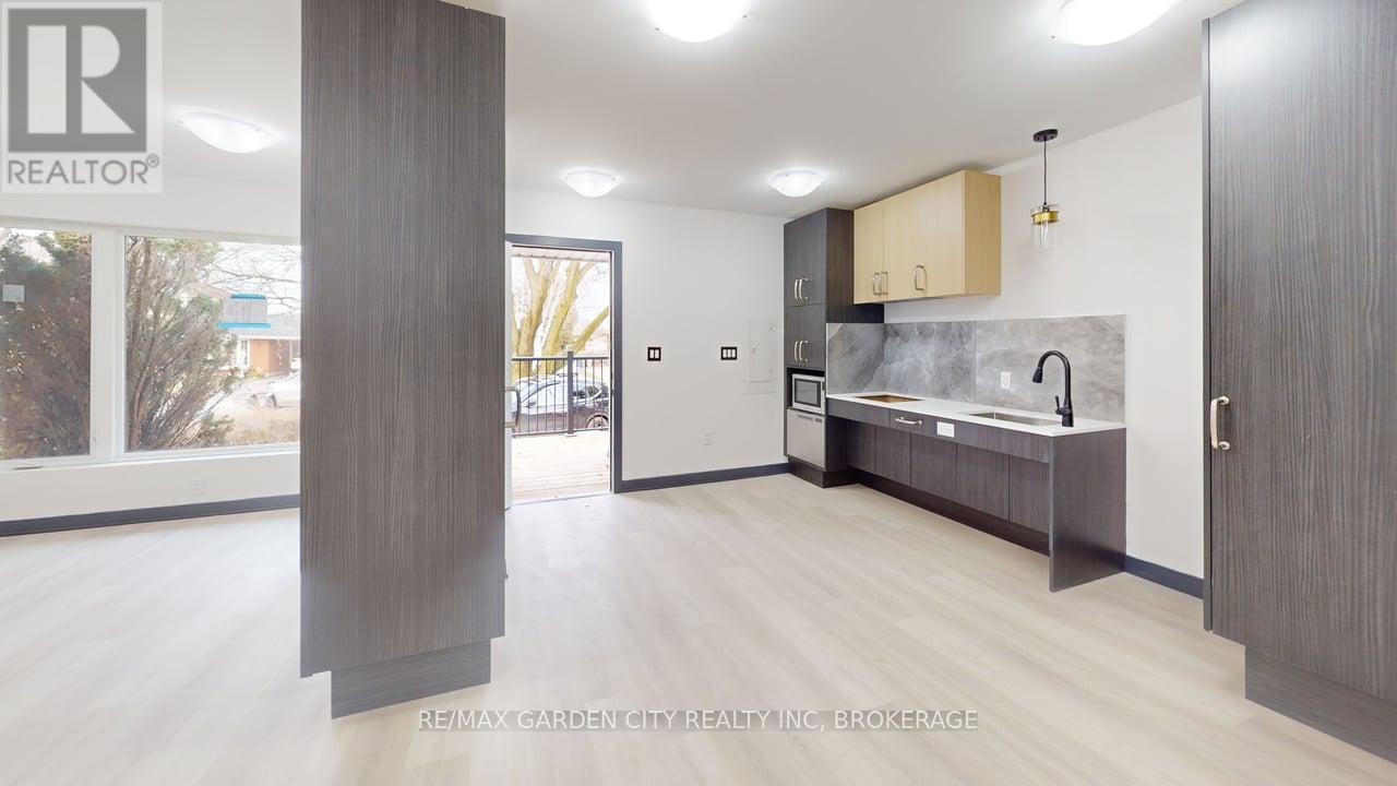 Main - 670 Upper Wellington Street, Hamilton, Ontario  L9A 3R1 - Photo 2 - X13547652