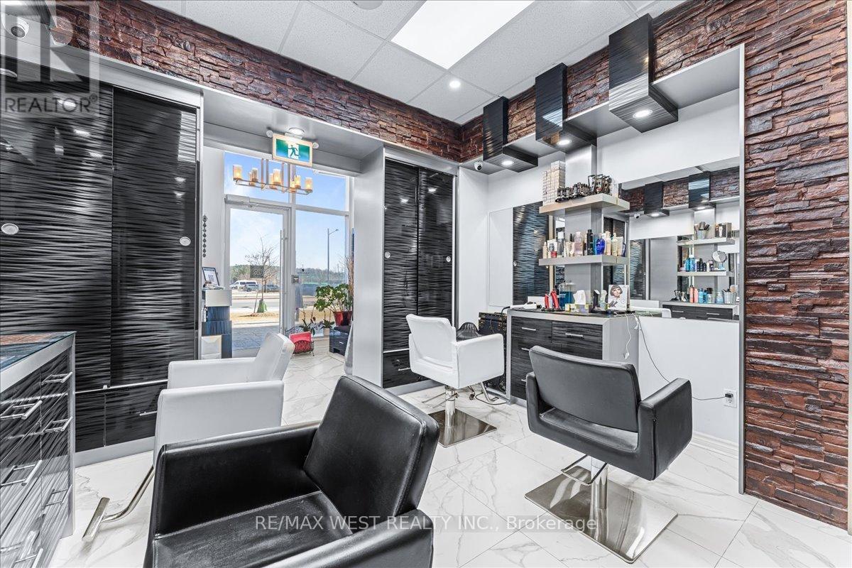 A8 - 9610 Yonge Street, Richmond Hill, Ontario  L4C 1V6 - Photo 5 - N12988302
