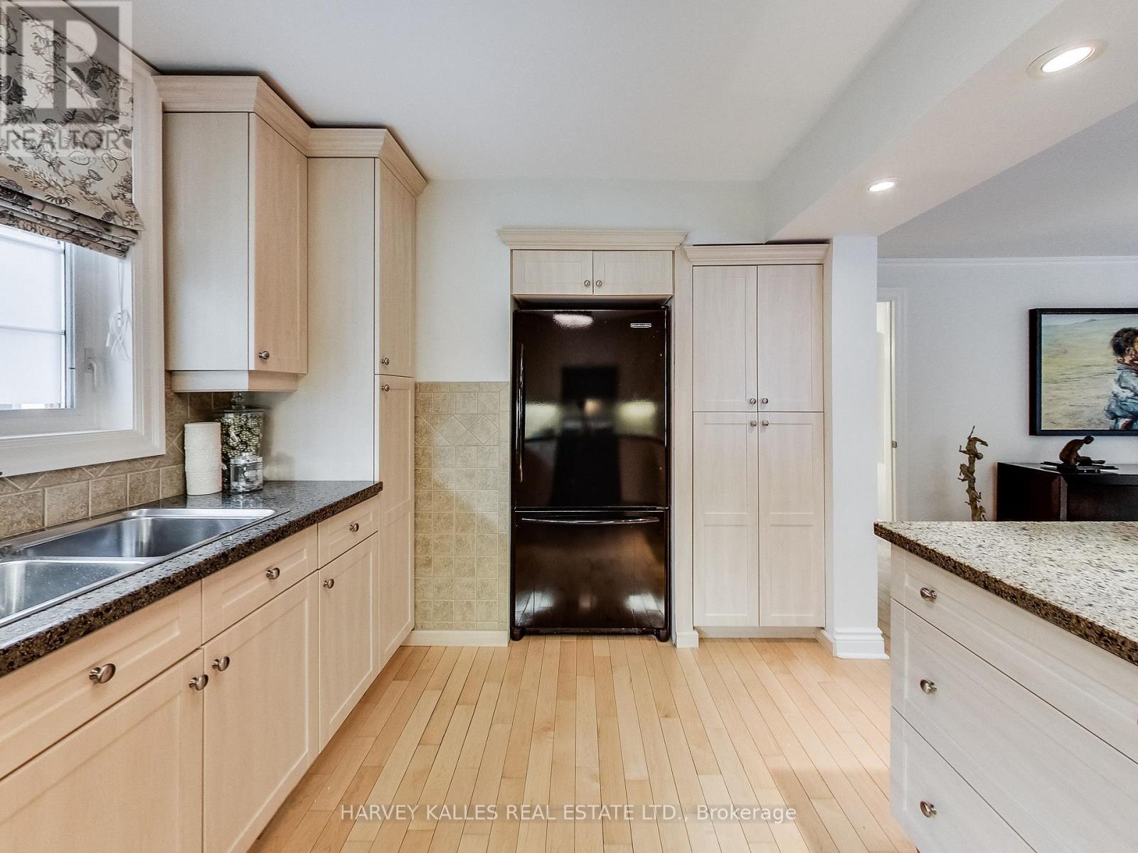 Main - 9 Highbourne Road, Toronto, Ontario  M5P 2J1 - Photo 18 - C13547550