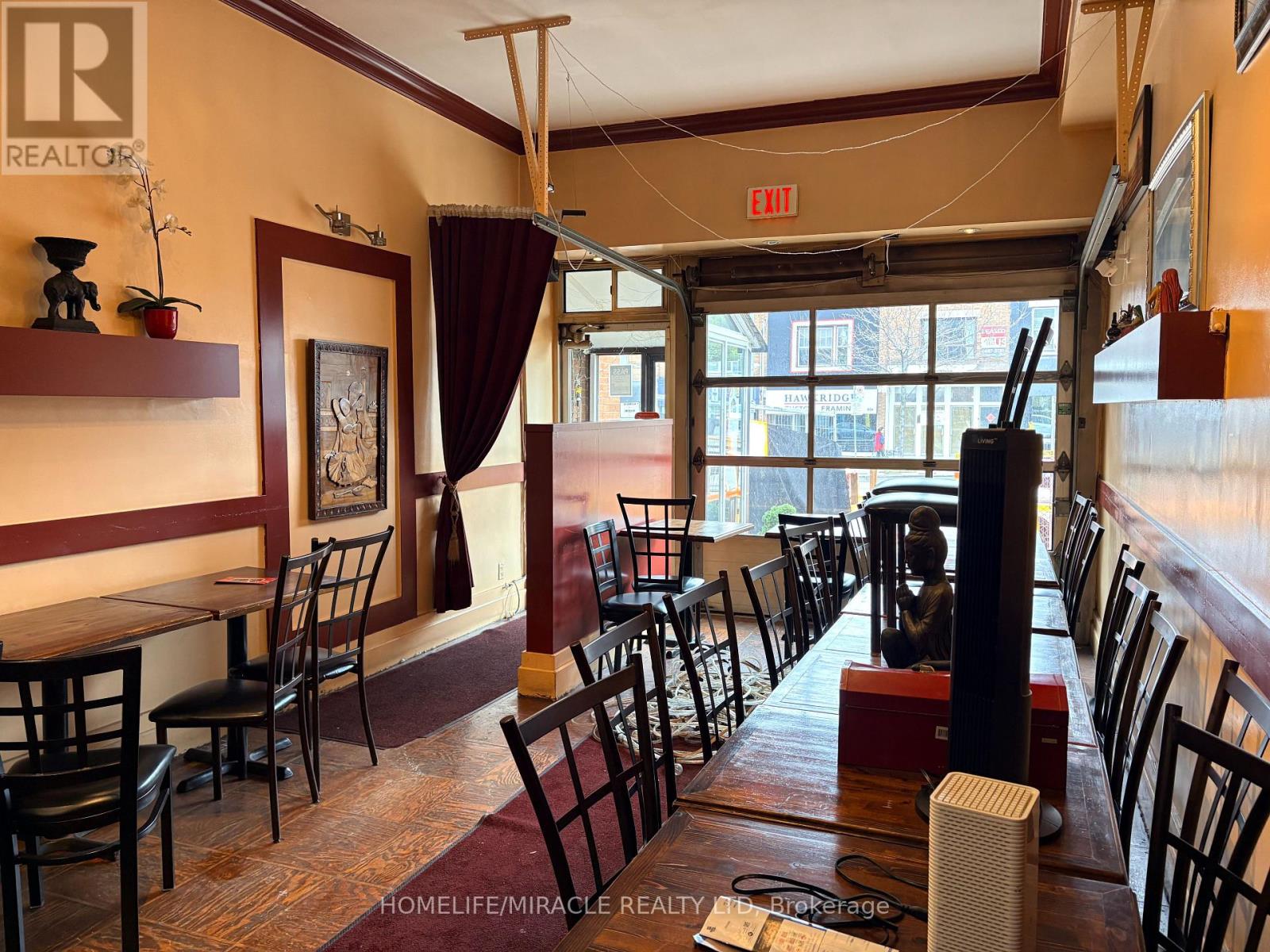 815 St Clair Avenue W, Toronto, Ontario M6C 1B9 - Photo 2 - C13547578