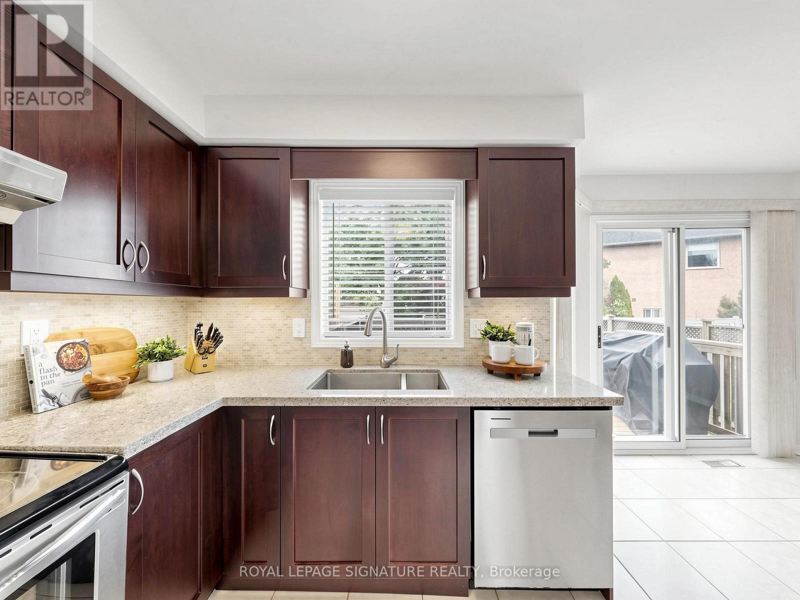 78 Rideau Drive, Richmond Hill, Ontario  L4B 4P1 - Photo 12 - N13546516