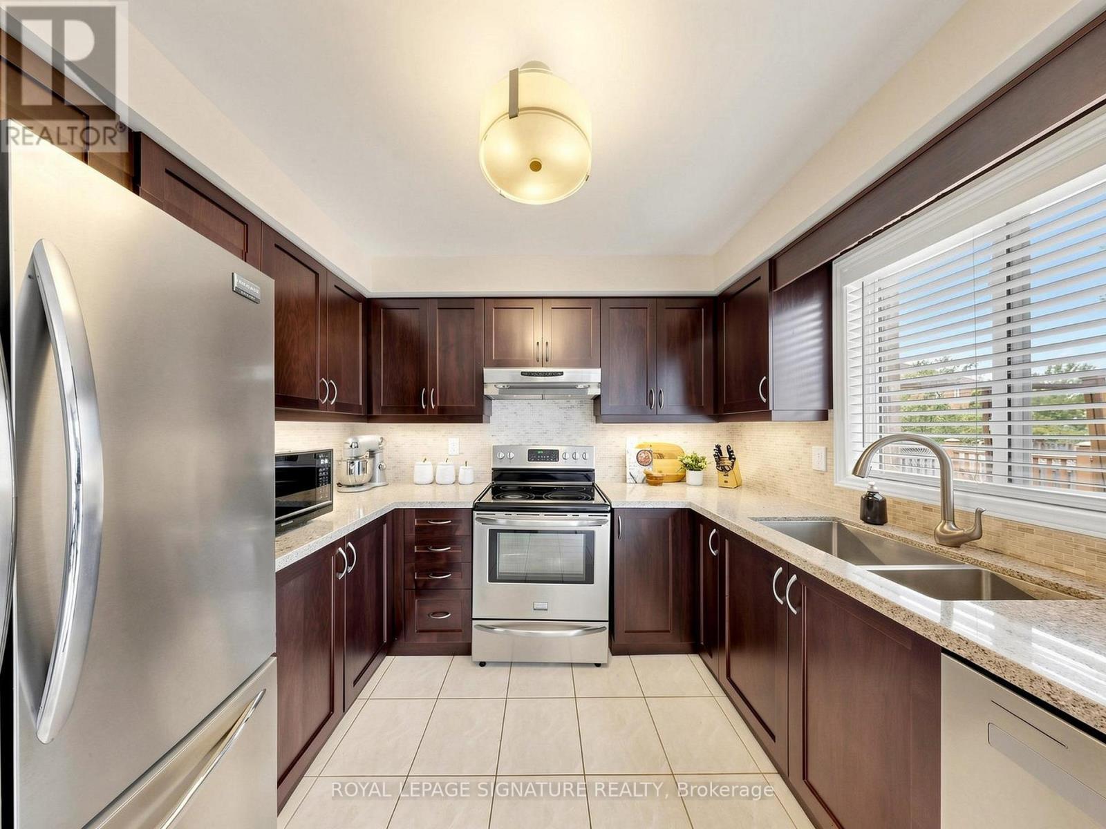 78 Rideau Drive, Richmond Hill, Ontario  L4B 4P1 - Photo 11 - N13546516