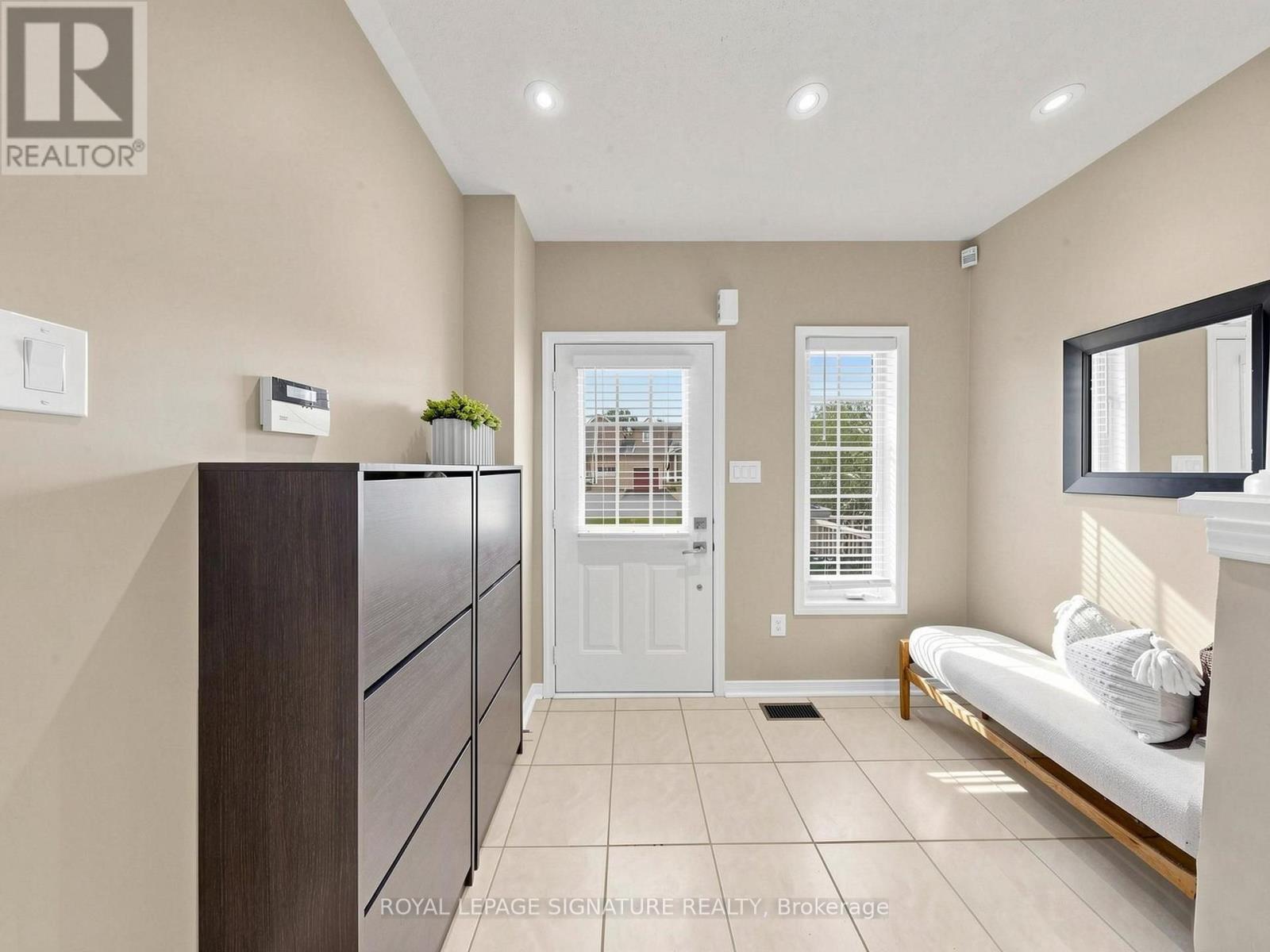 78 Rideau Drive, Richmond Hill, Ontario  L4B 4P1 - Photo 5 - N13546516