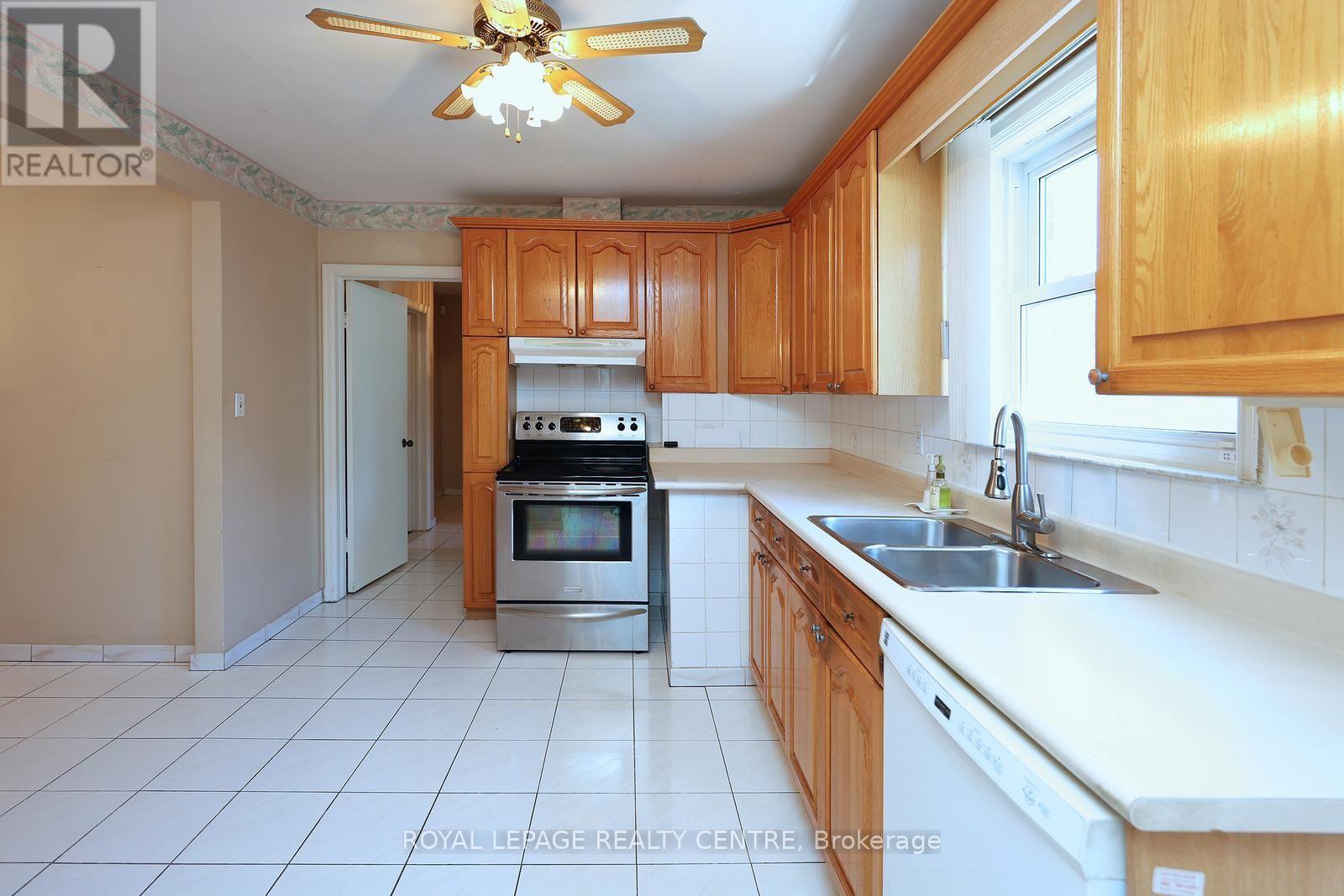 170 Simpson Avenue, Toronto, Ontario  M8Z 1E3 - Photo 13 - W13547566