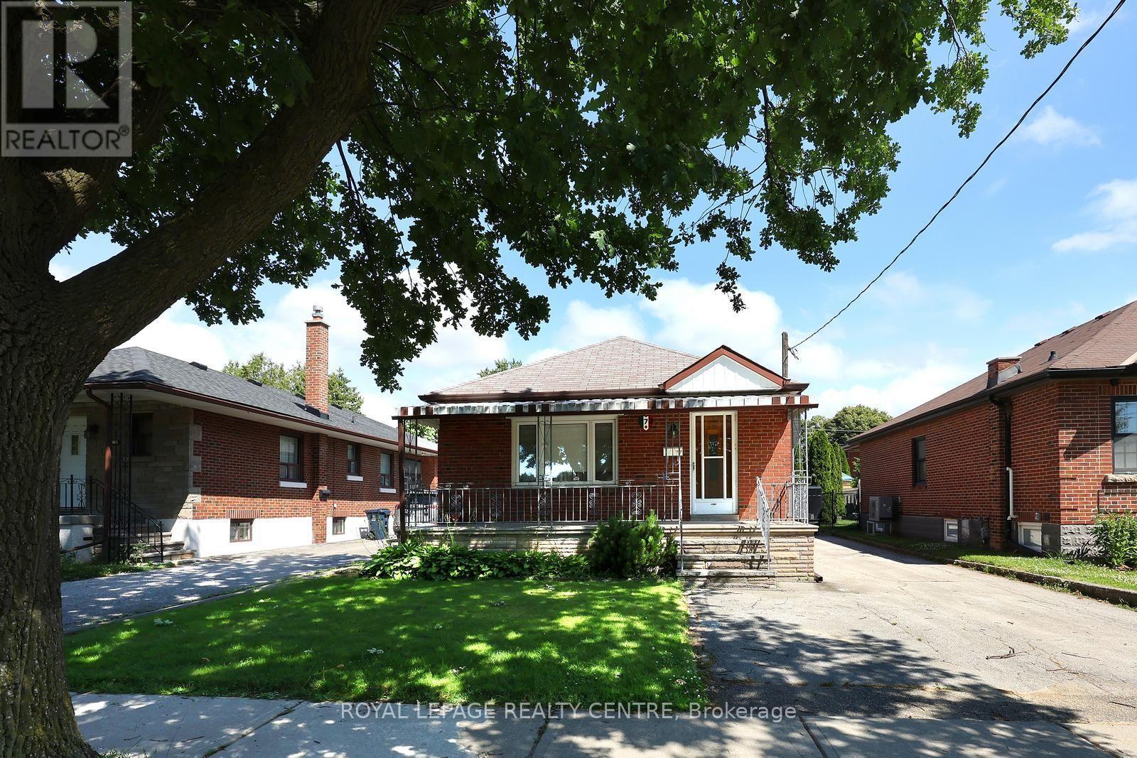 170 Simpson Avenue, Toronto, Ontario  M8Z 1E3 - Photo 2 - W13547566