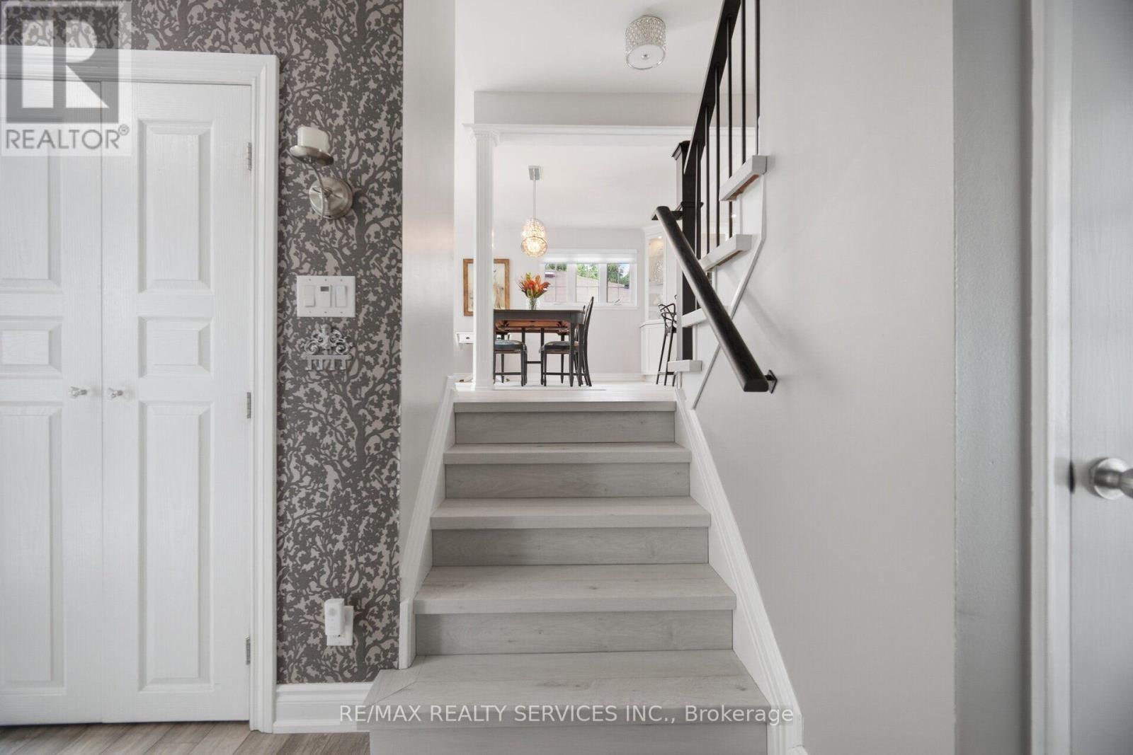 10 Tullamore Road, Brampton, Ontario  L6W 1J7 - Photo 9 - W13547650
