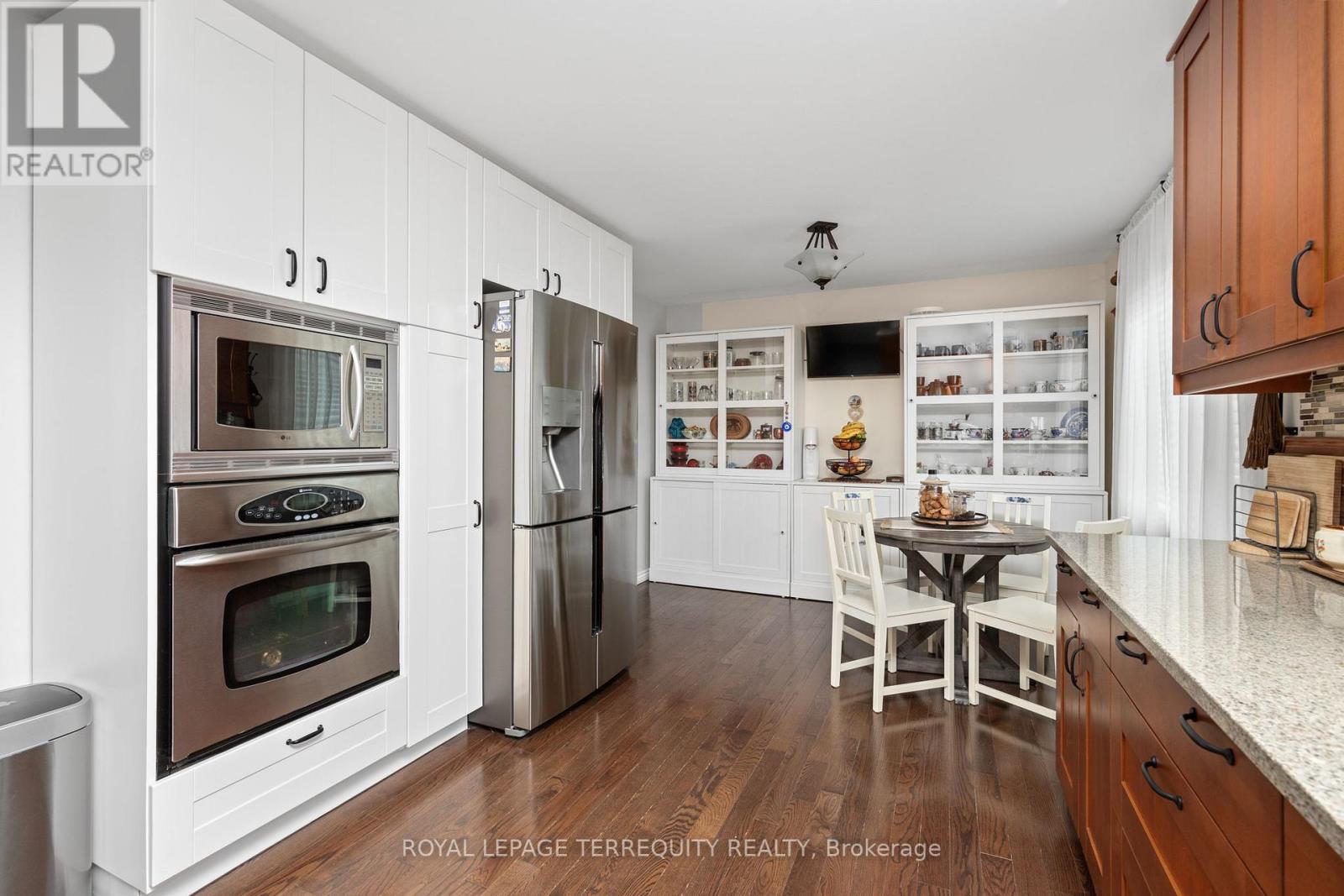 1853 Briarcrook Crescent, Mississauga, Ontario  L4X 1X3 - Photo 11 - W13547654