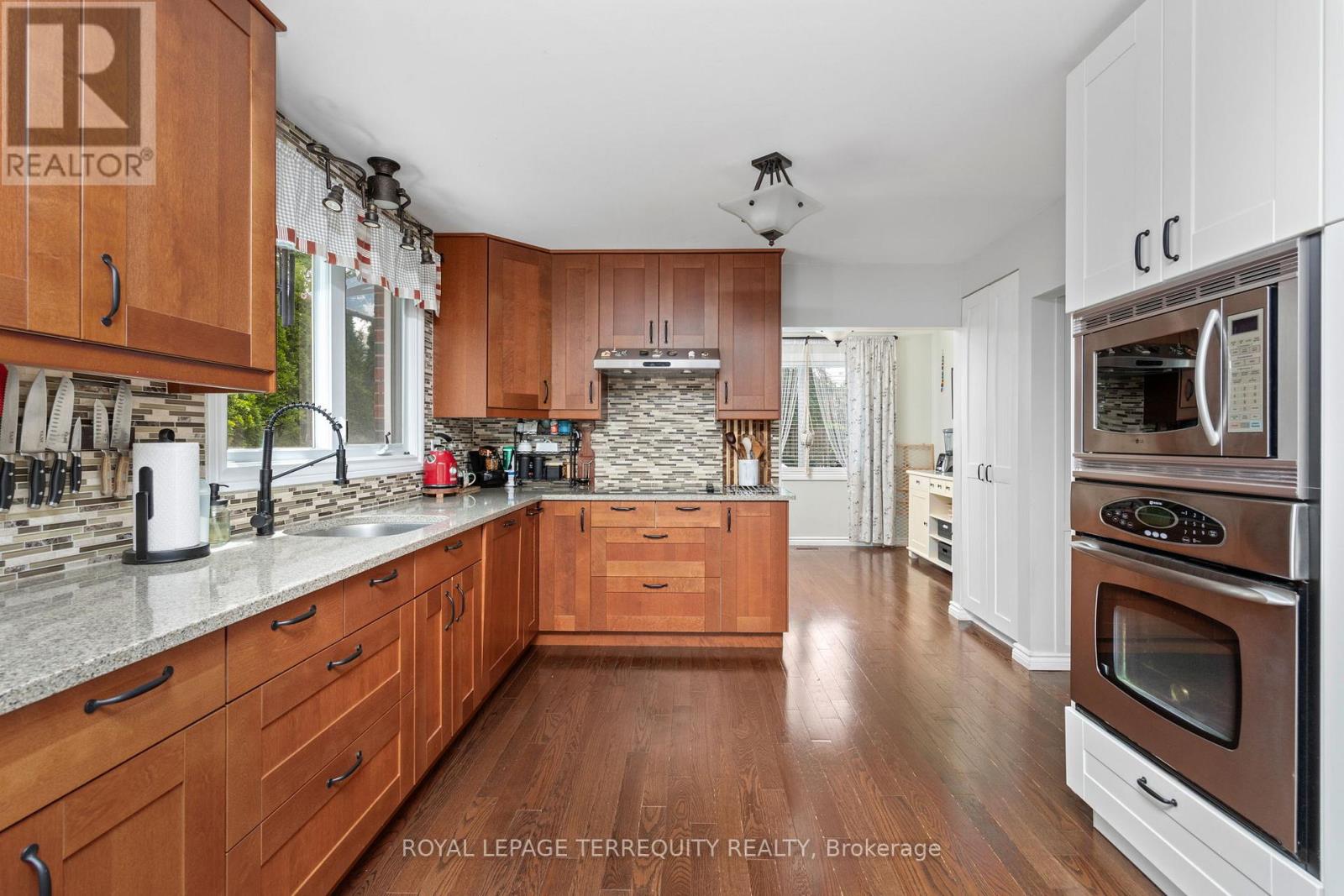 1853 Briarcrook Crescent, Mississauga, Ontario  L4X 1X3 - Photo 12 - W13547654