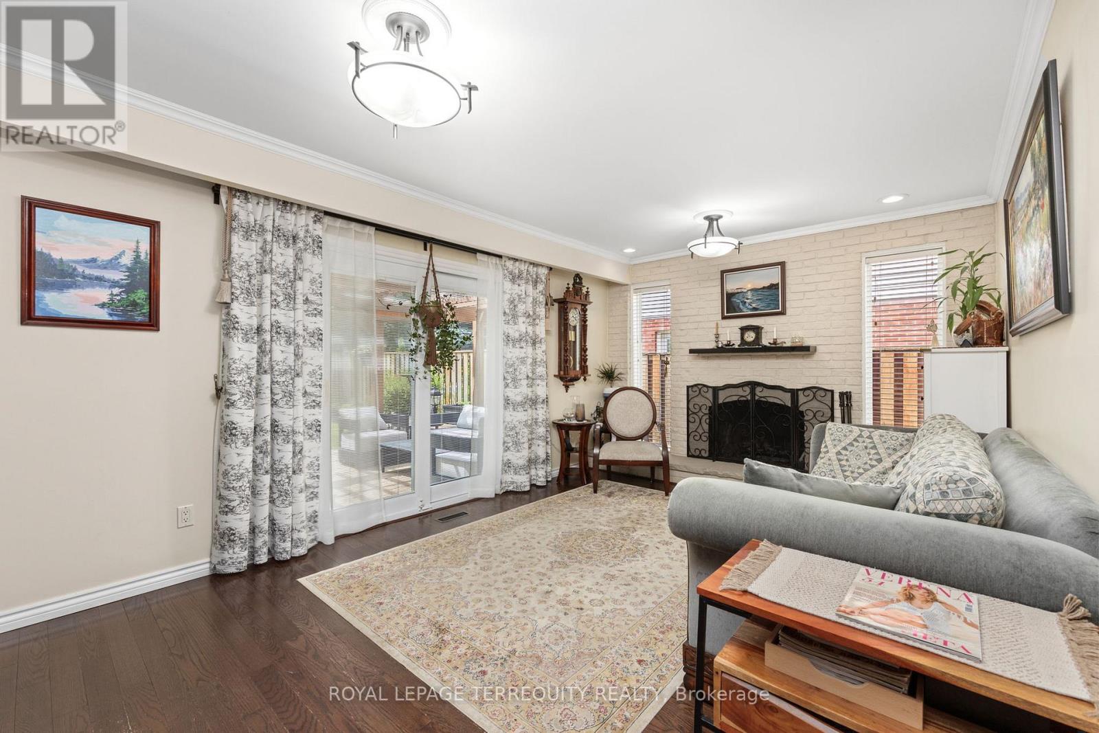 1853 Briarcrook Crescent, Mississauga, Ontario  L4X 1X3 - Photo 16 - W13547654