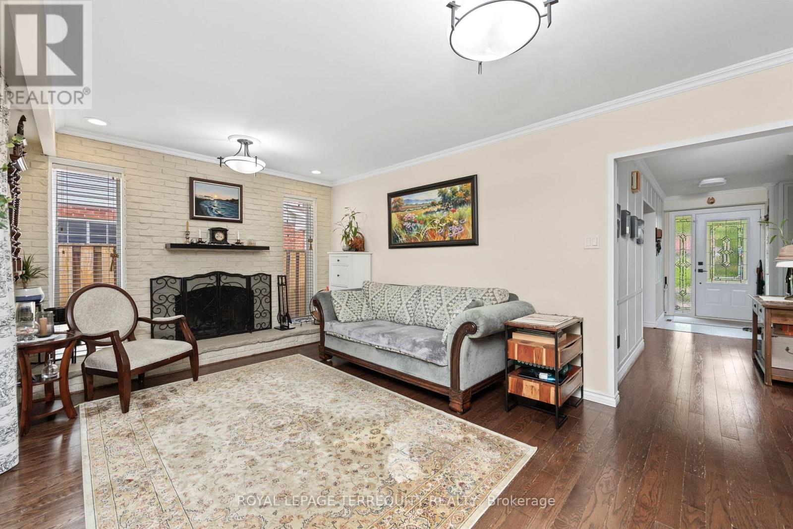 1853 Briarcrook Crescent, Mississauga, Ontario  L4X 1X3 - Photo 17 - W13547654