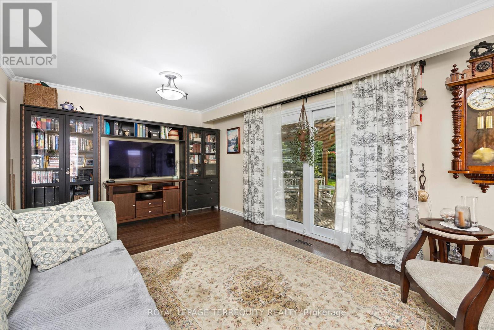 1853 Briarcrook Crescent, Mississauga, Ontario  L4X 1X3 - Photo 18 - W13547654