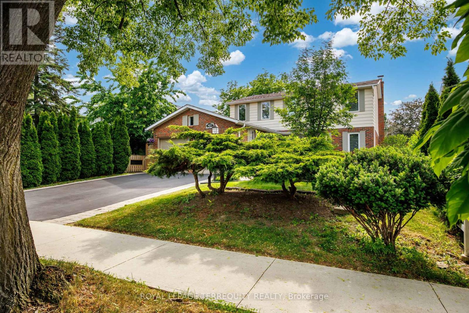 1853 Briarcrook Crescent, Mississauga, Ontario  L4X 1X3 - Photo 2 - W13547654