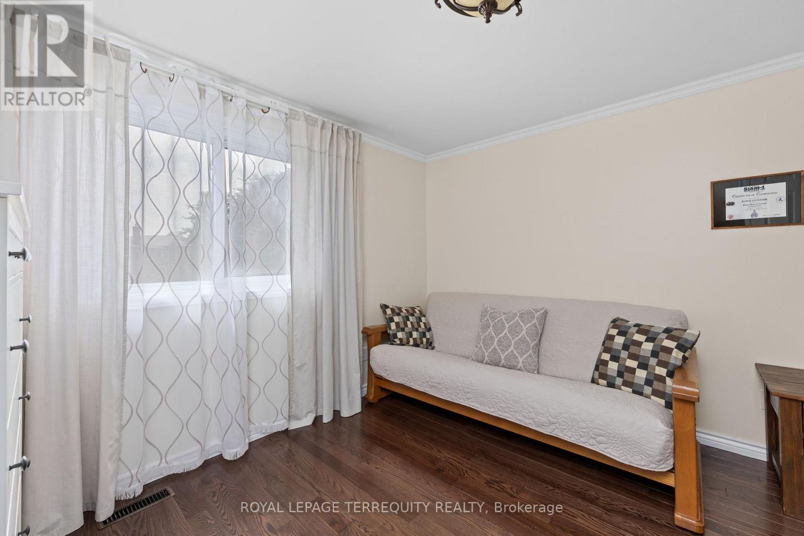 1853 Briarcrook Crescent, Mississauga, Ontario  L4X 1X3 - Photo 24 - W13547654
