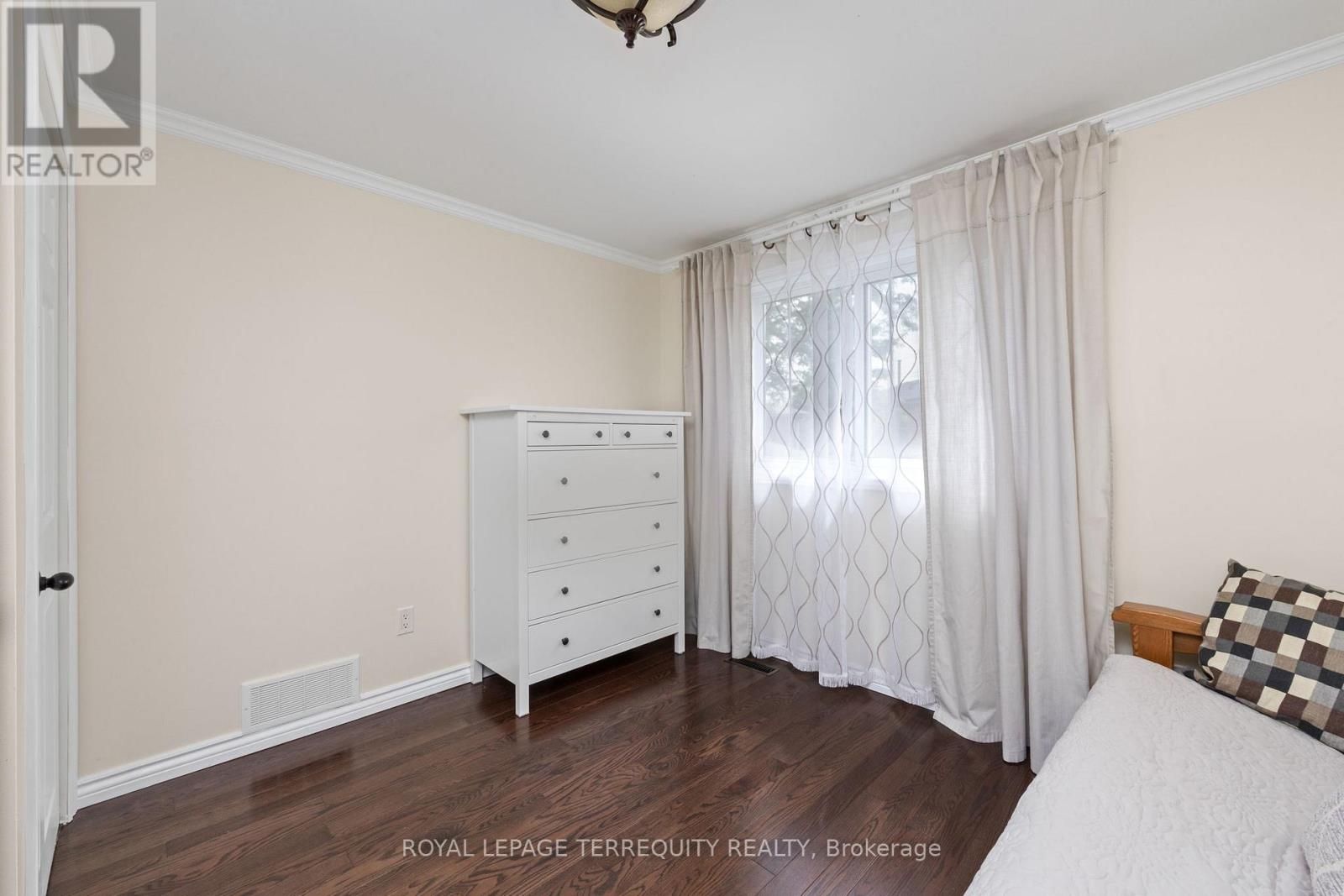 1853 Briarcrook Crescent, Mississauga, Ontario  L4X 1X3 - Photo 25 - W13547654