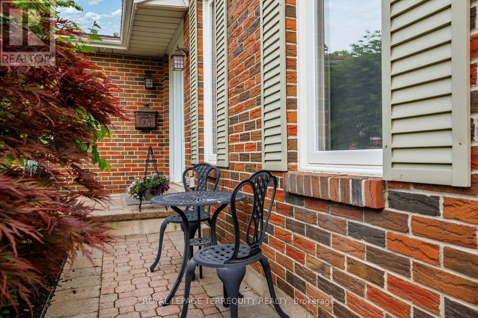 1853 Briarcrook Crescent, Mississauga, Ontario  L4X 1X3 - Photo 3 - W13547654