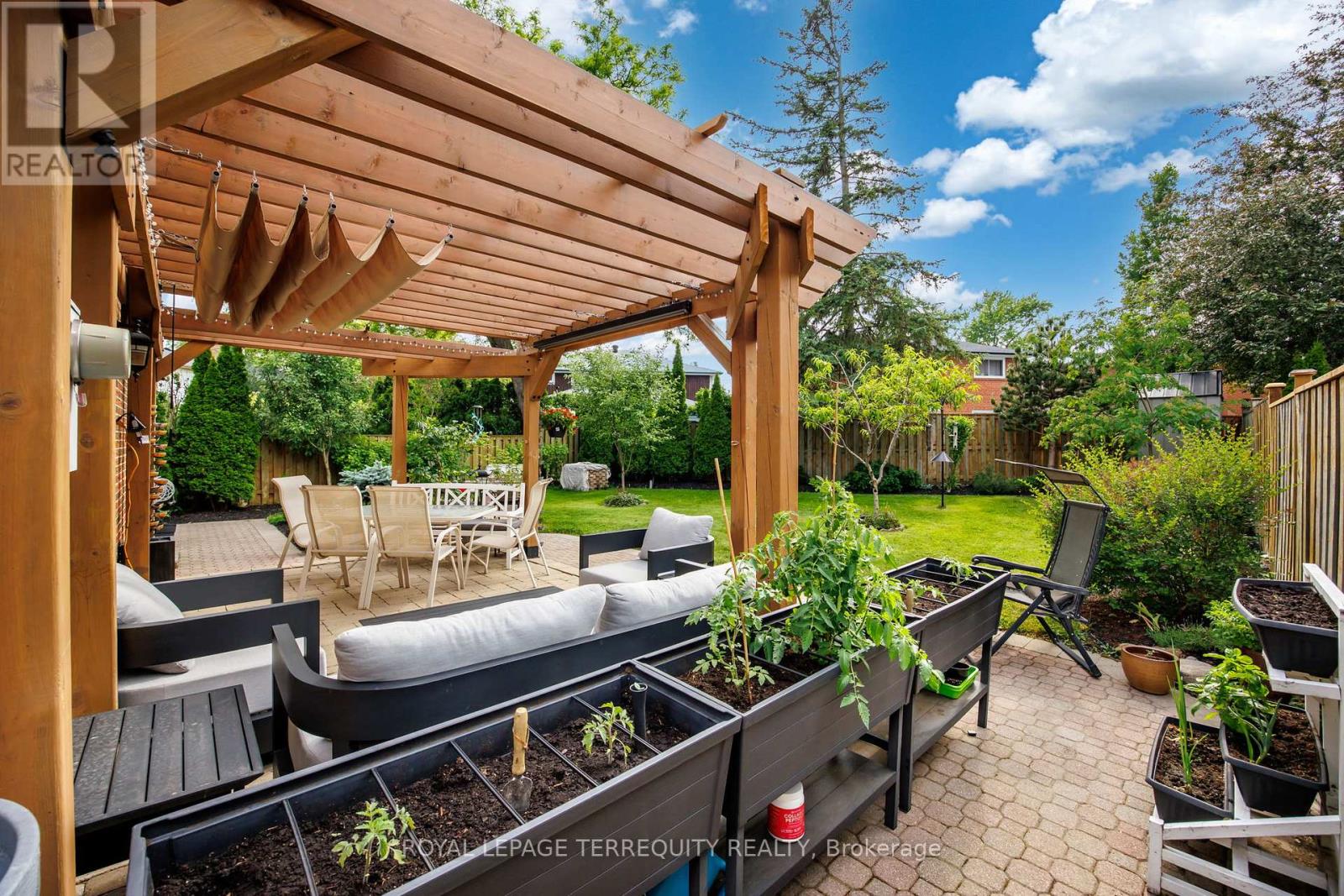 1853 Briarcrook Crescent, Mississauga, Ontario  L4X 1X3 - Photo 38 - W13547654