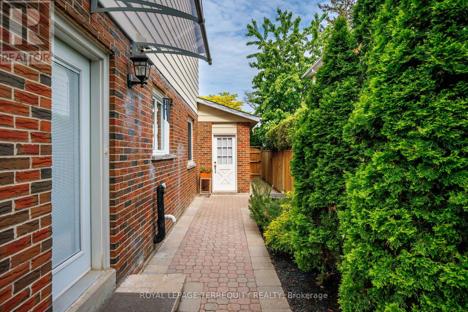 1853 Briarcrook Crescent, Mississauga, Ontario  L4X 1X3 - Photo 47 - W13547654