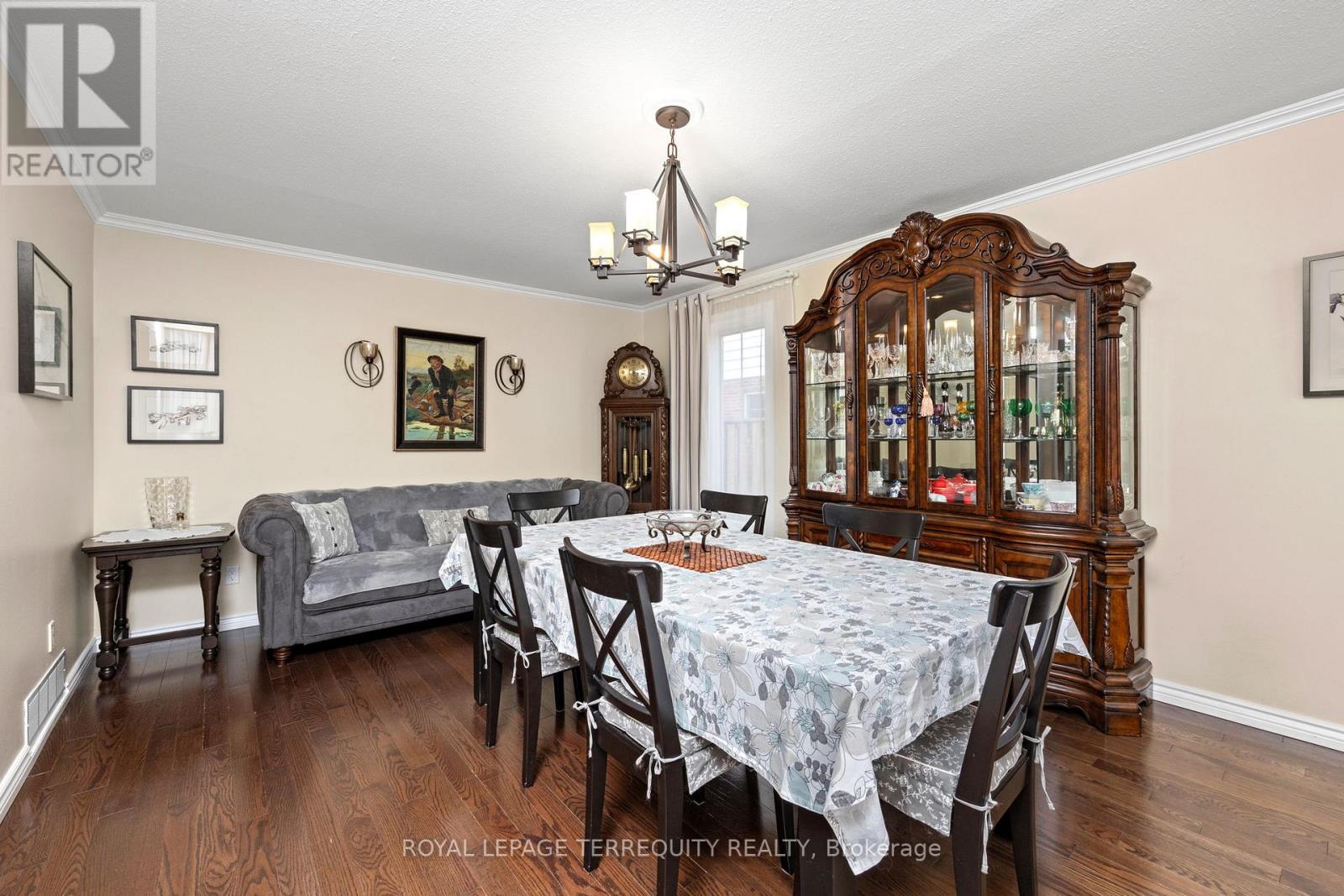1853 Briarcrook Crescent, Mississauga, Ontario  L4X 1X3 - Photo 6 - W13547654