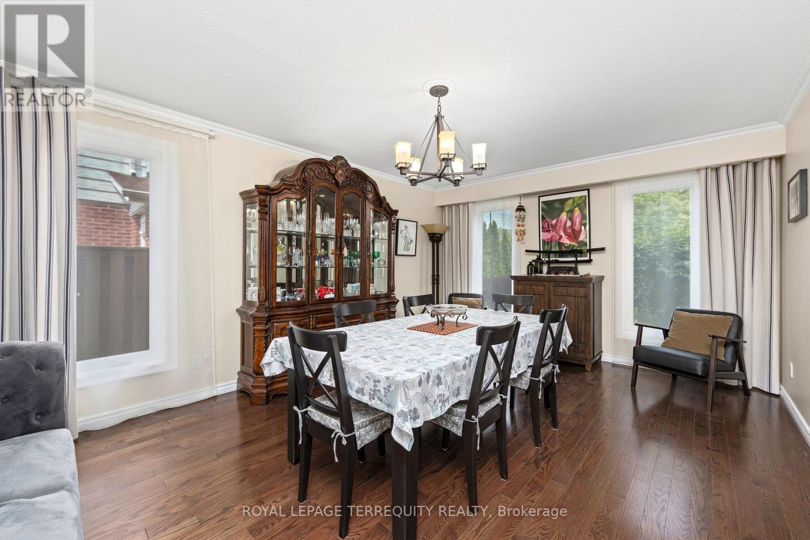 1853 Briarcrook Crescent, Mississauga, Ontario  L4X 1X3 - Photo 7 - W13547654