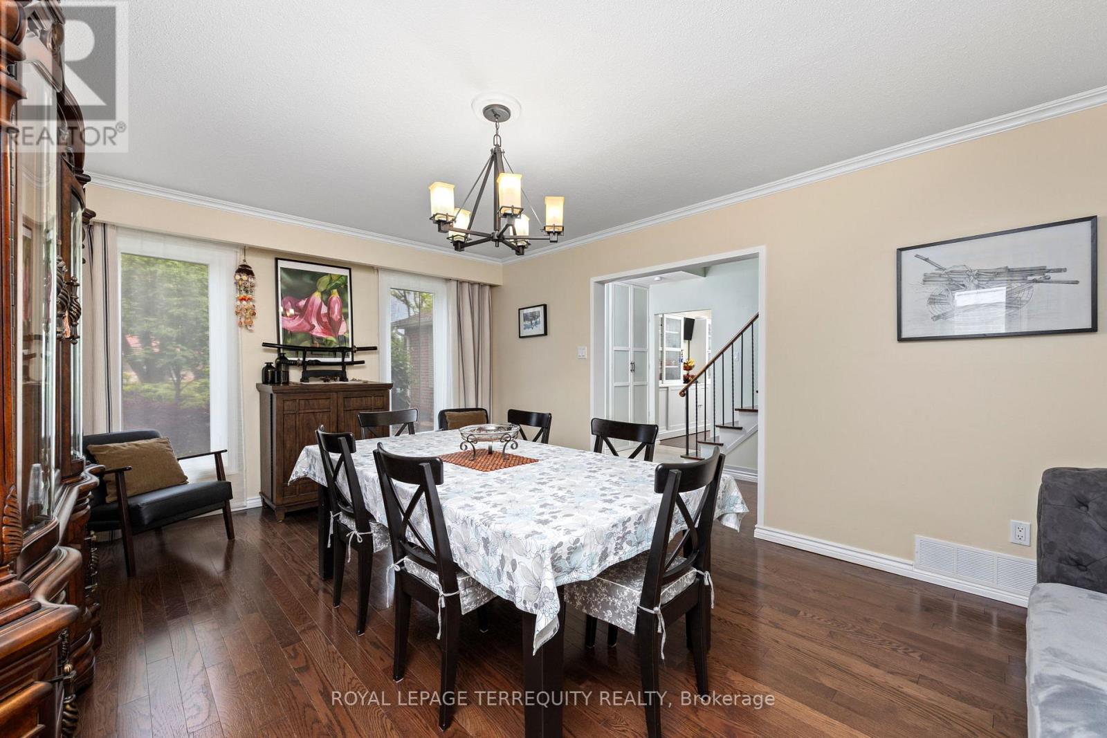 1853 Briarcrook Crescent, Mississauga, Ontario  L4X 1X3 - Photo 8 - W13547654