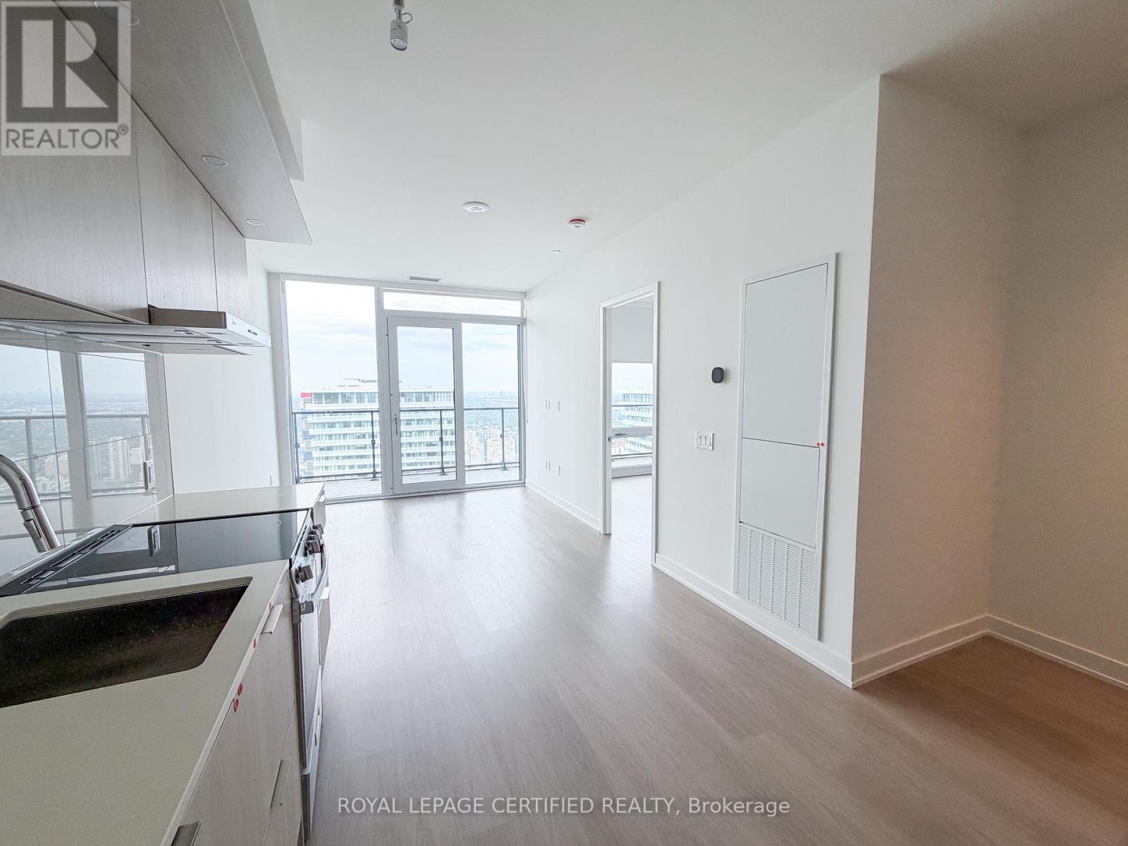 6407 - 448 Burnhamthorpe Rd W, Mississauga, Ontario L5B 0R4 - Photo 11 - W13547658
