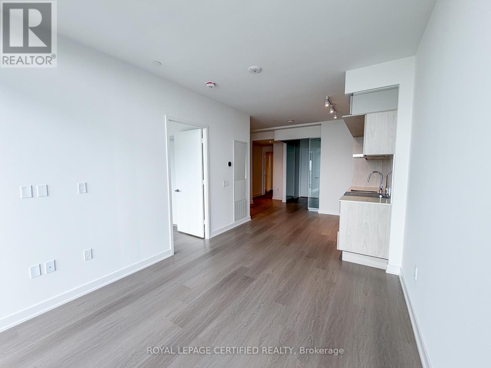 6407 - 448 Burnhamthorpe Rd W, Mississauga, Ontario L5B 0R4 - Photo 12 - W13547658