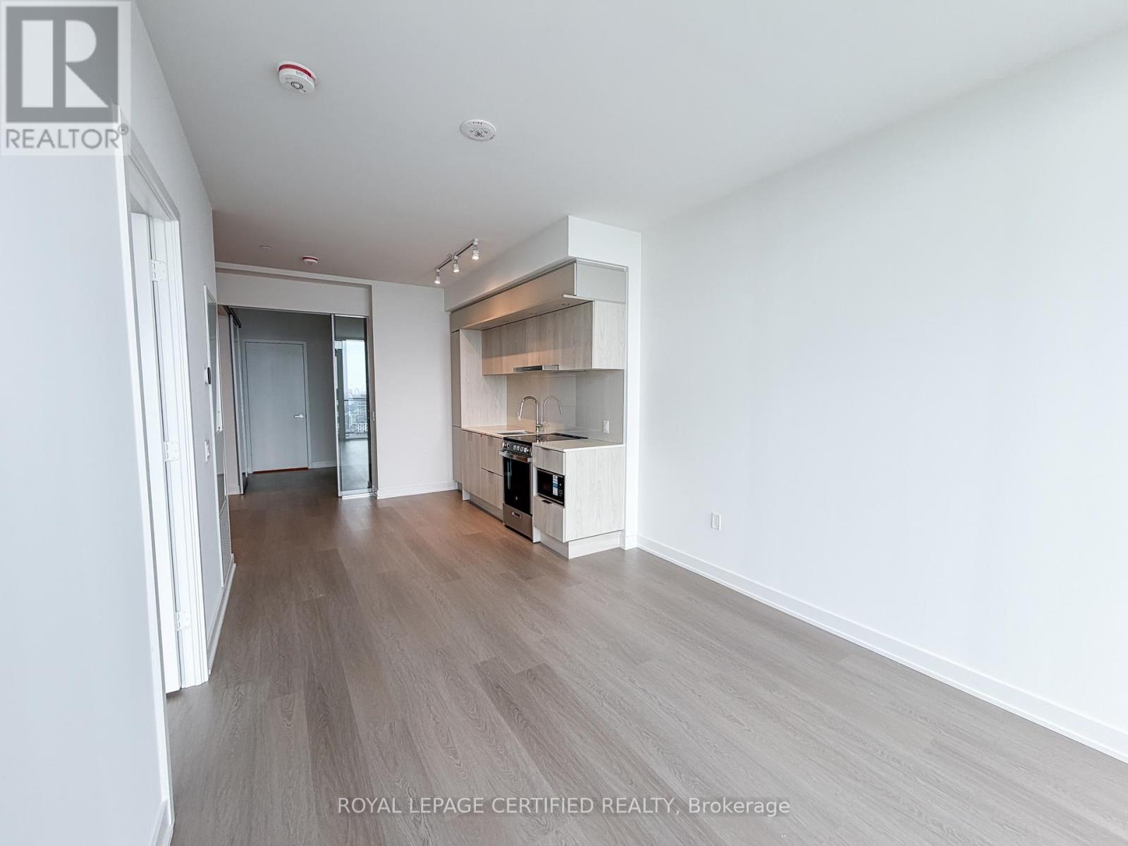 6407 - 448 Burnhamthorpe Rd W, Mississauga, Ontario L5B 0R4 - Photo 13 - W13547658