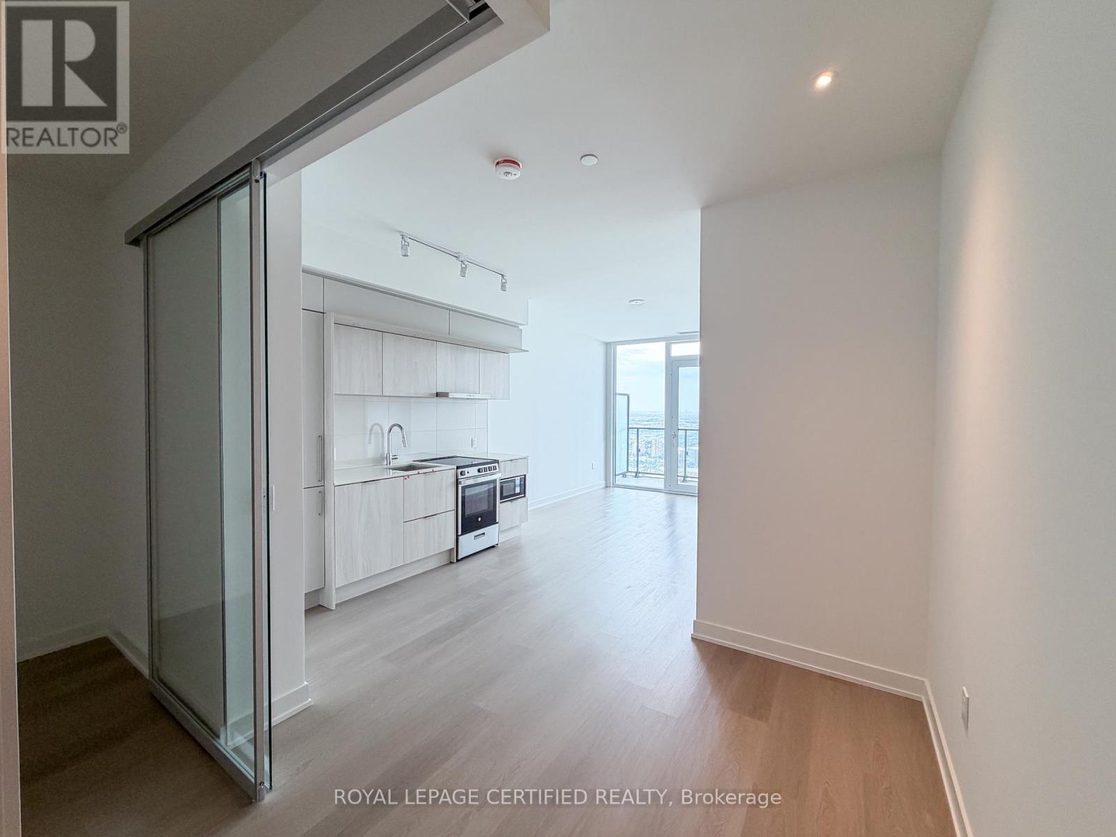 6407 - 448 Burnhamthorpe Rd W, Mississauga, Ontario L5B 0R4 - Photo 7 - W13547658
