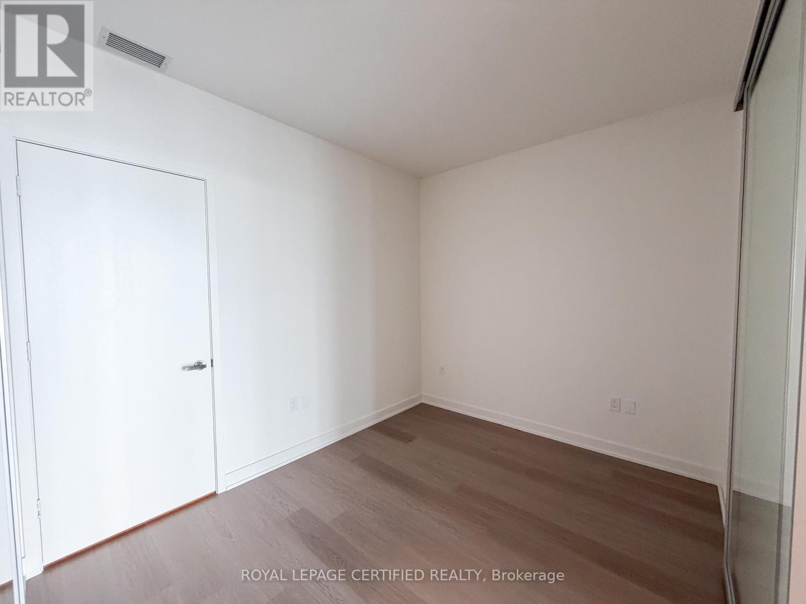 6407 - 448 Burnhamthorpe Rd W, Mississauga, Ontario L5B 0R4 - Photo 9 - W13547658