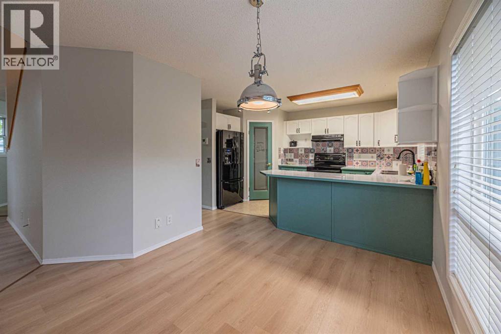 655 Erin Woods Drive SE, Calgary, Alberta  T2B 3L1 - Photo 19 - A2326818
