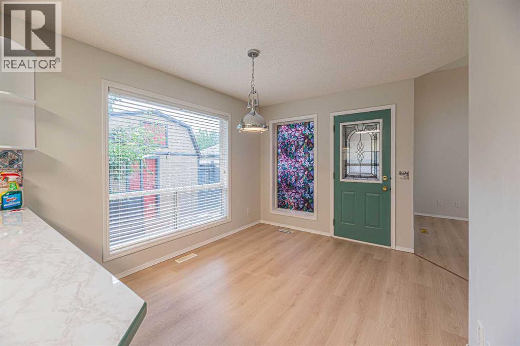 655 Erin Woods Drive SE, Calgary, Alberta  T2B 3L1 - Photo 18 - A2326818