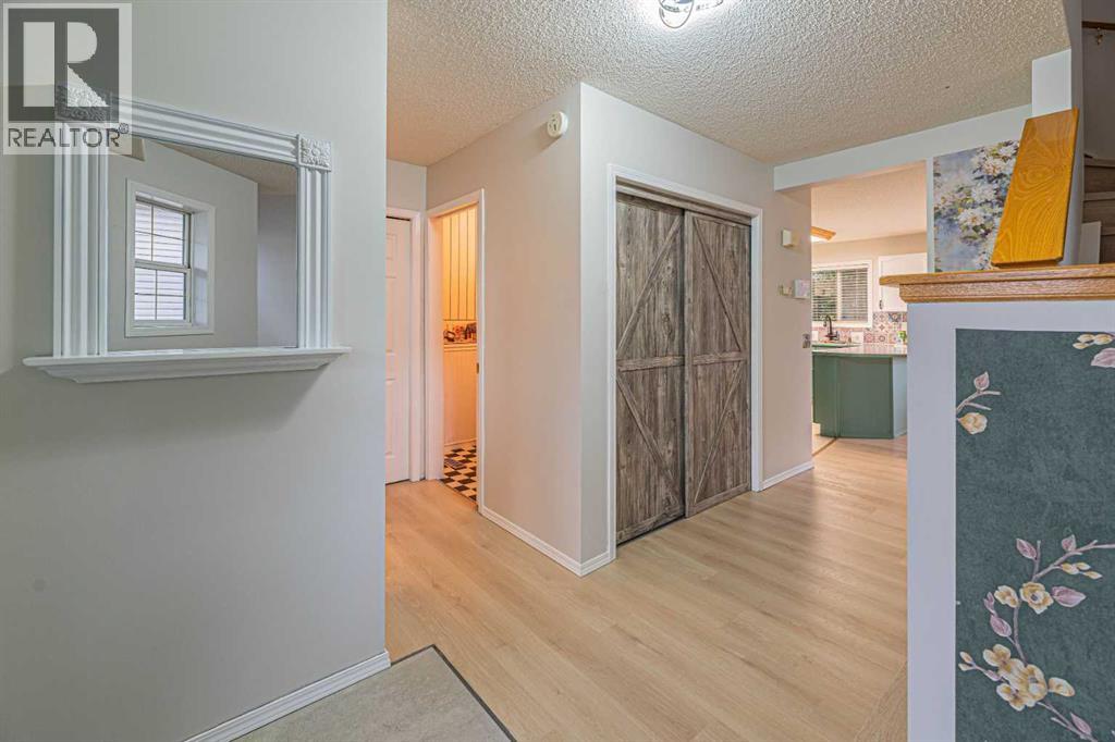 655 Erin Woods Drive SE, Calgary, Alberta  T2B 3L1 - Photo 7 - A2326818