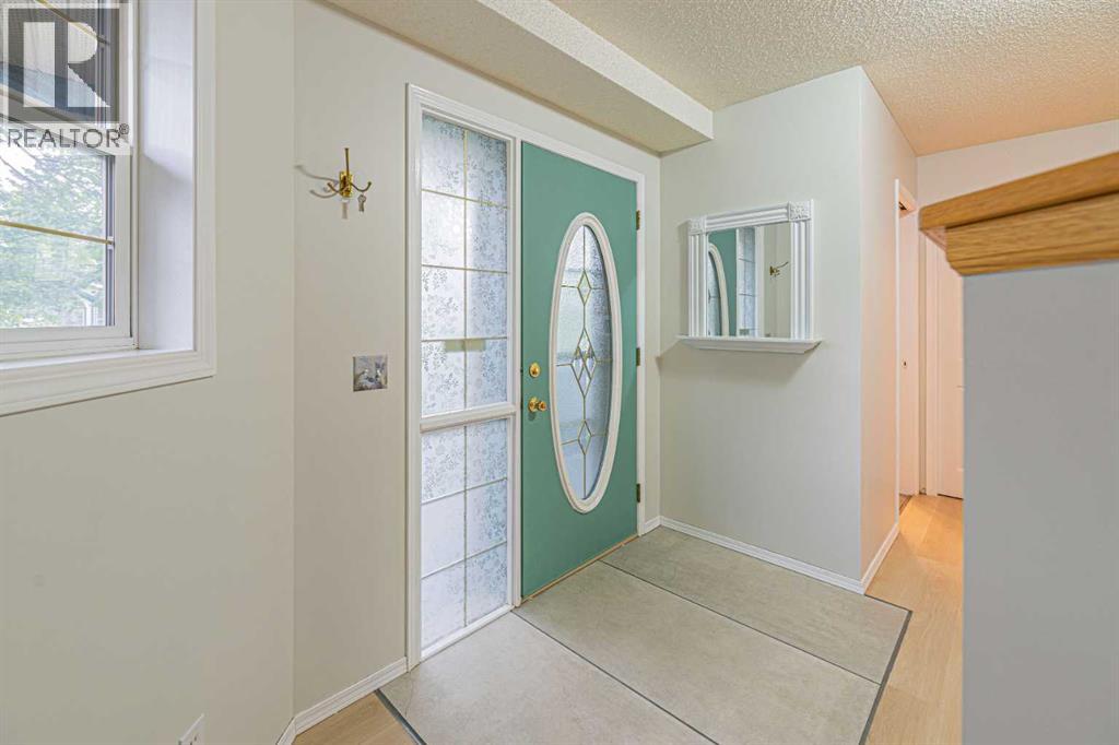 655 Erin Woods Drive SE, Calgary, Alberta  T2B 3L1 - Photo 9 - A2326818