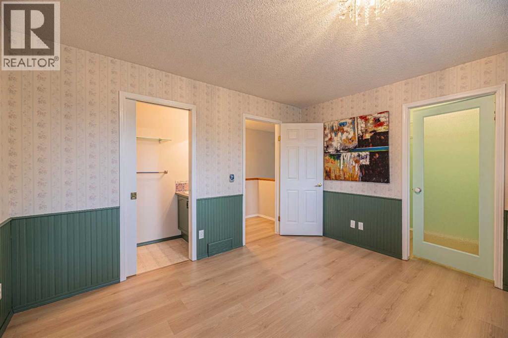 655 Erin Woods Drive SE, Calgary, Alberta  T2B 3L1 - Photo 24 - A2326818