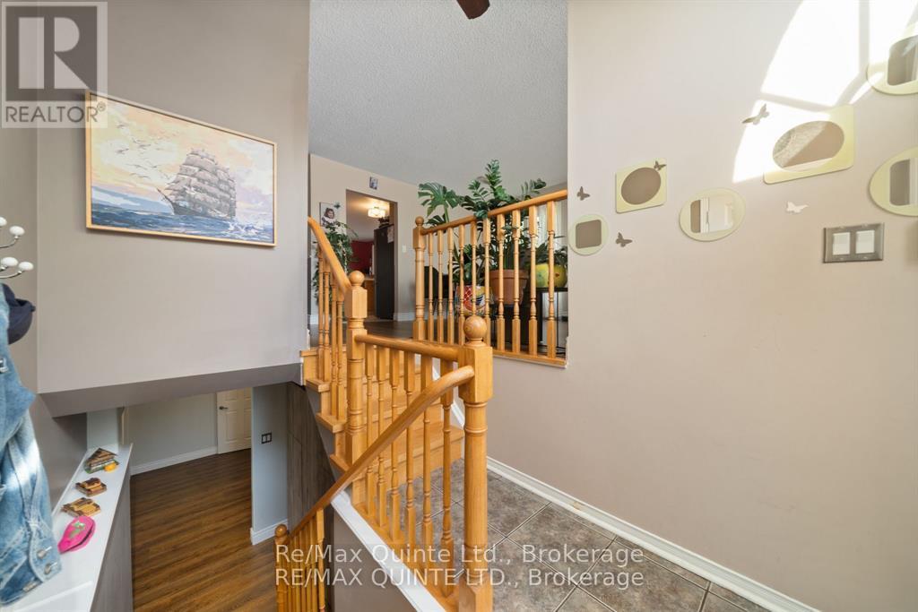 2 Marchmont Place, Belleville, Ontario  K8P 5E4 - Photo 4 - X13547836