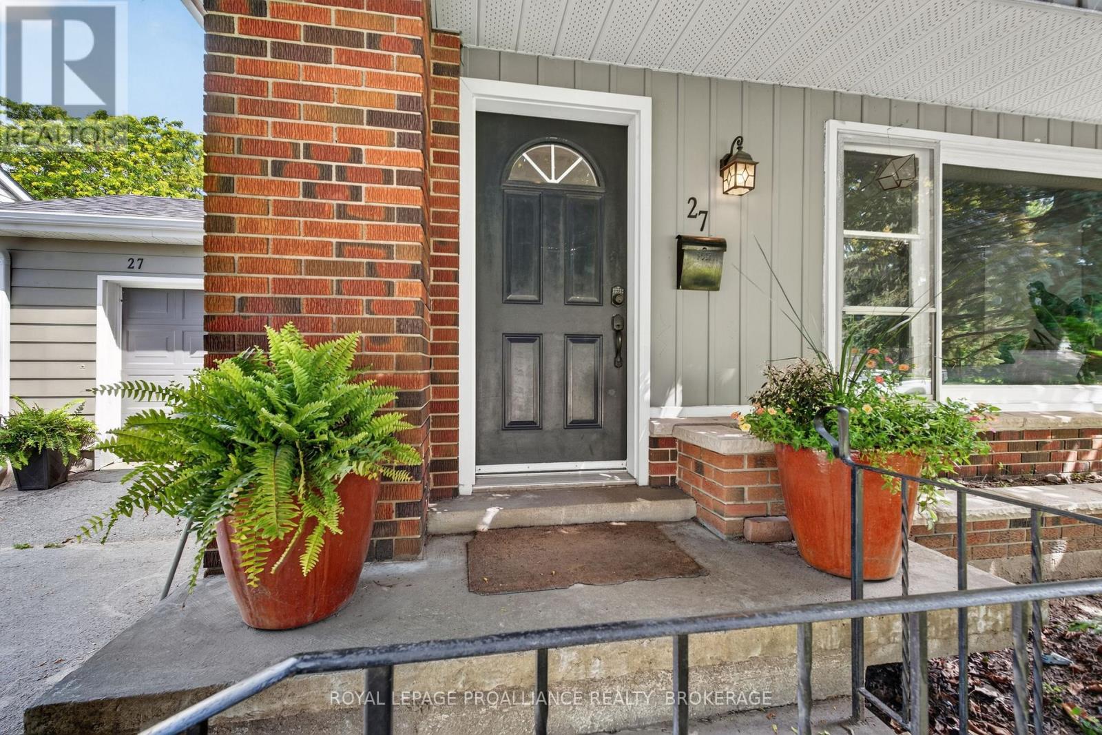 27 Elizabeth Avenue, Kingston, Ontario  K7M 3G9 - Photo 3 - X13548034