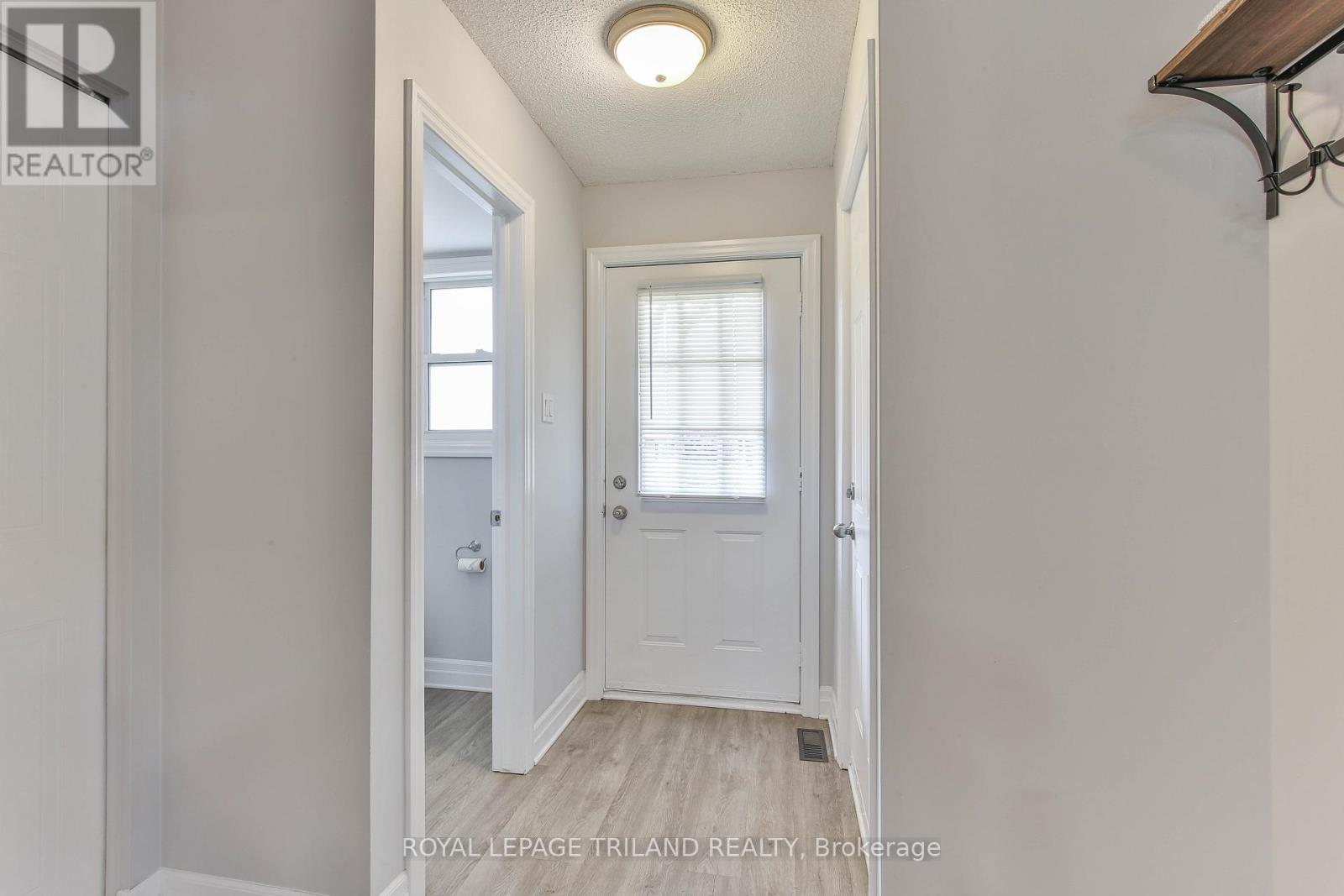 952 Thistledown Way, London North, Ontario  N6G 4Z6 - Photo 6 - X13547956