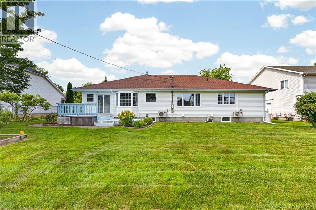32 Driftwood, Moncton, New Brunswick  E1G 2G1 - Photo 2 - NB143742