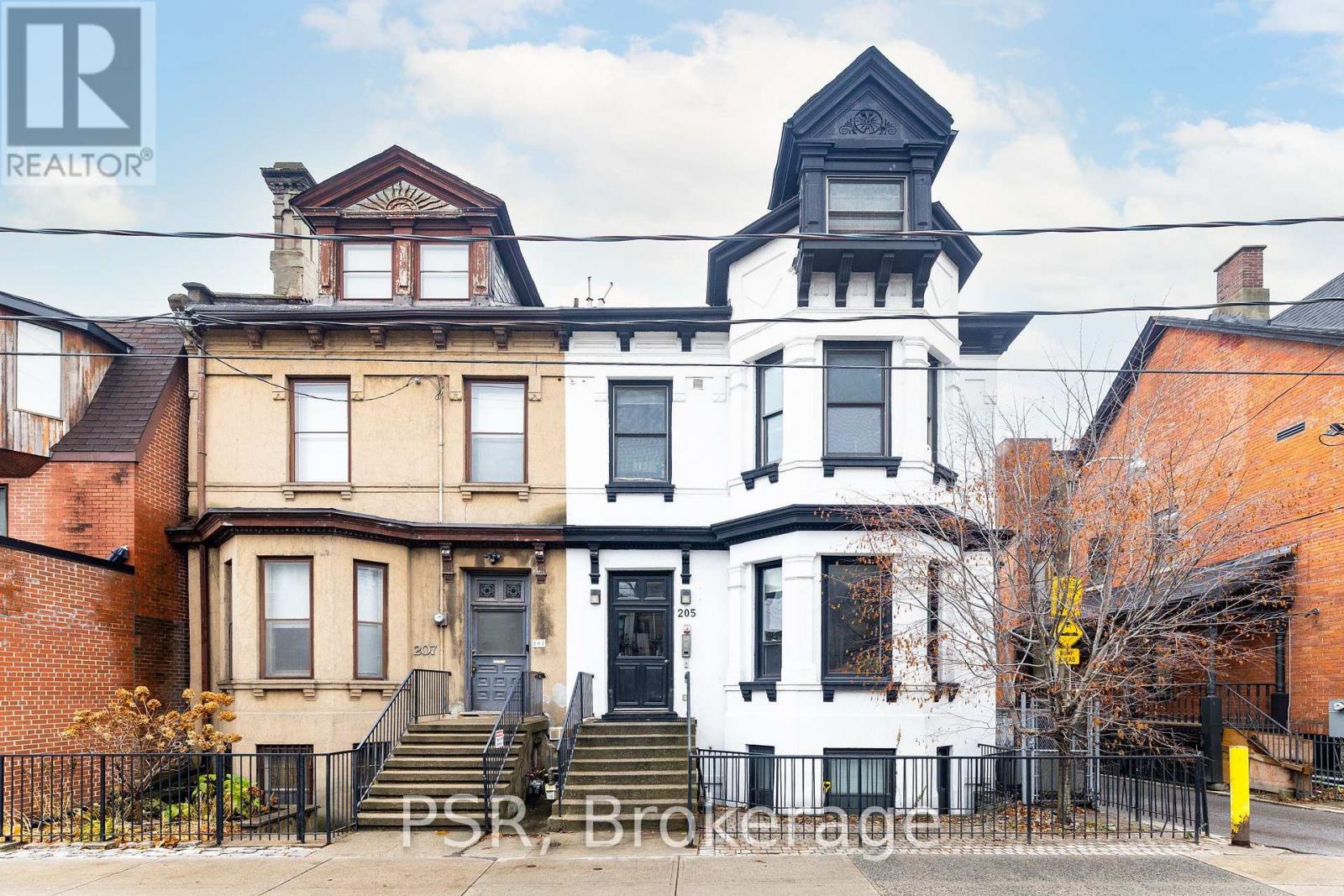 3 - 205 GERRARD STREET E, Toronto (Moss Park)