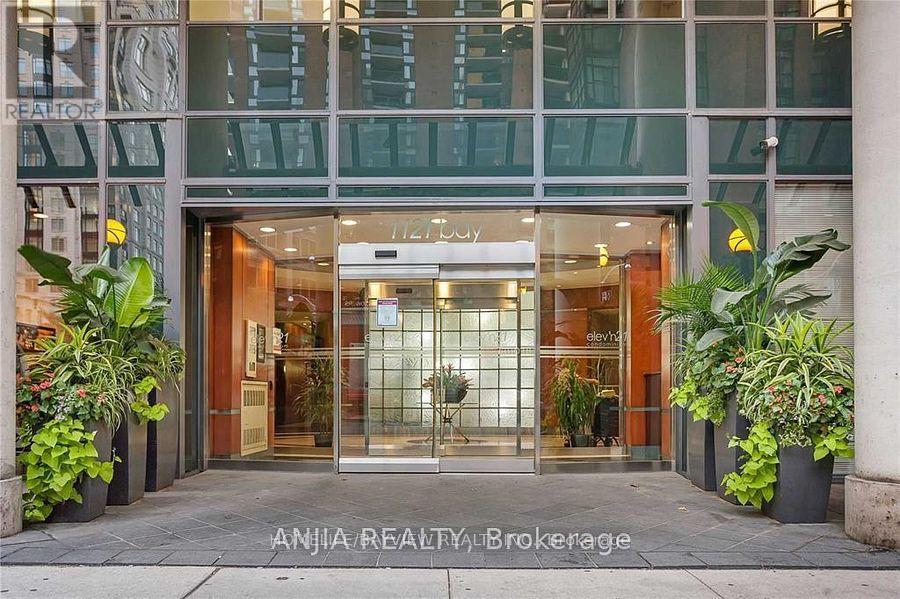 405 - 1121 BAY STREET