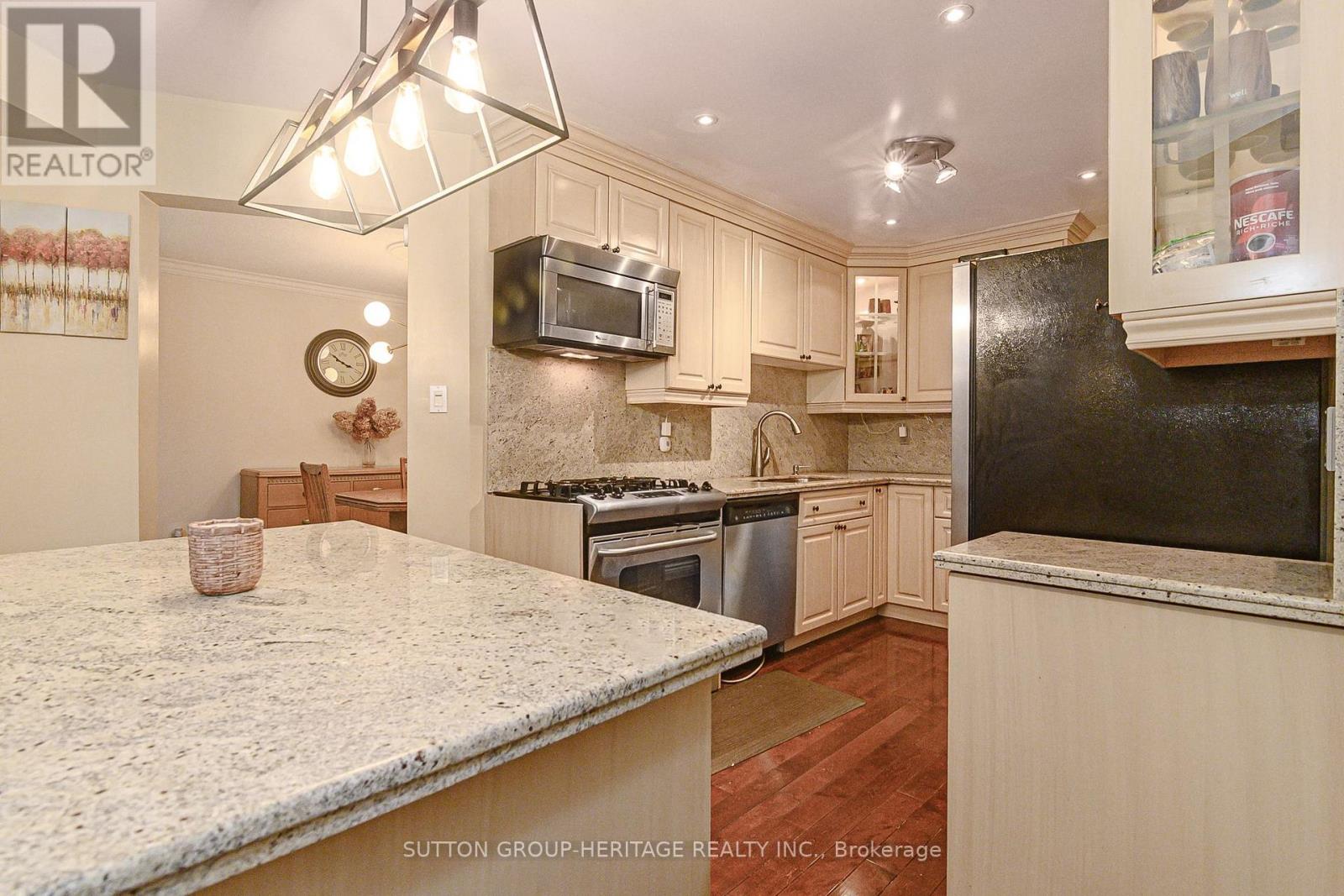 209 Bassett Boulevard, Whitby, Ontario  L1R 1S4 - Photo 15 - E13547698