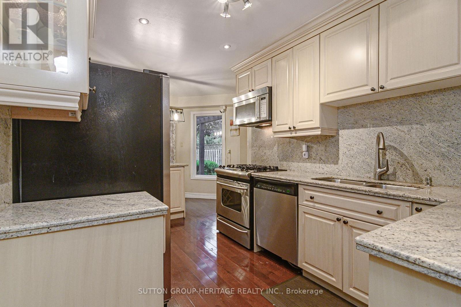 209 Bassett Boulevard, Whitby, Ontario  L1R 1S4 - Photo 18 - E13547698