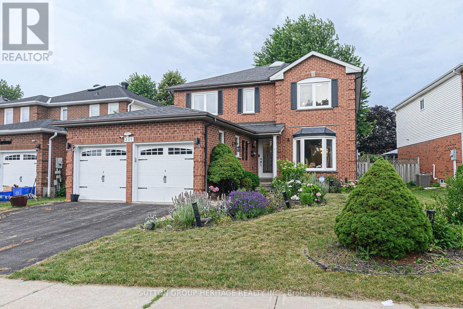 209 Bassett Boulevard, Whitby, Ontario  L1R 1S4 - Photo 2 - E13547698