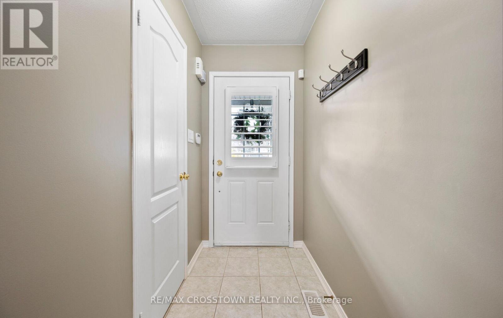 8 Aldonschool Court, Ajax, Ontario  L1S 0C5 - Photo 5 - E13547820