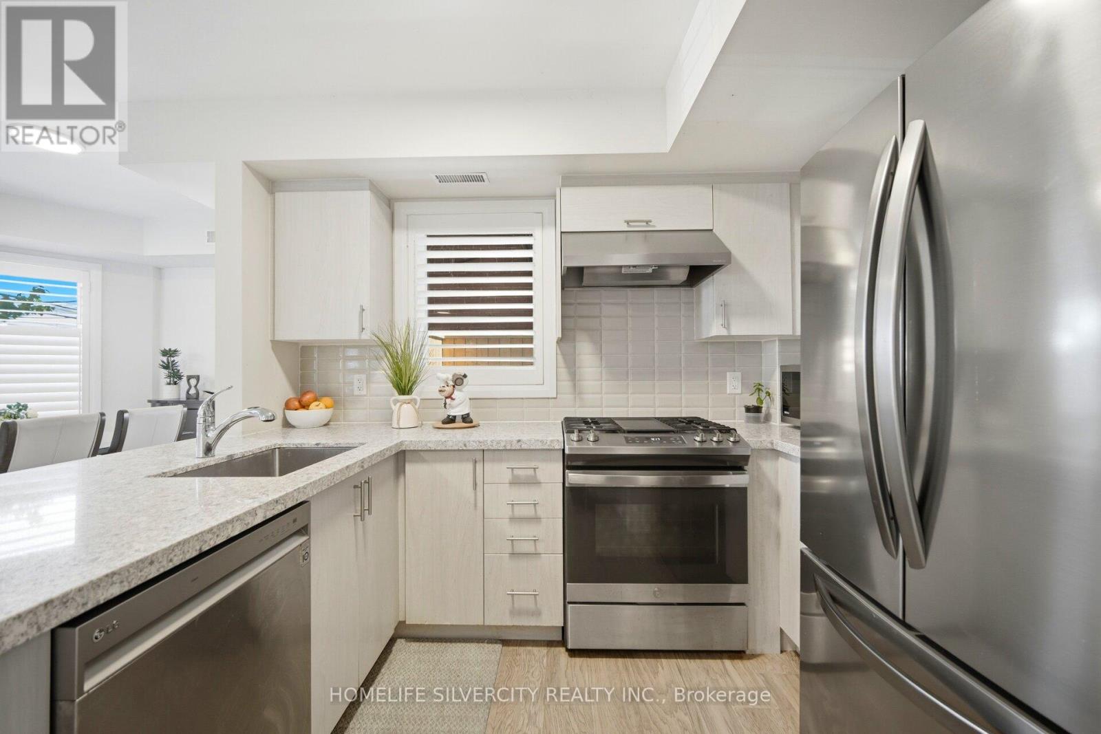 1 - 35 Somers Avenue, Toronto, Ontario  M4J 1W2 - Photo 5 - E13547932