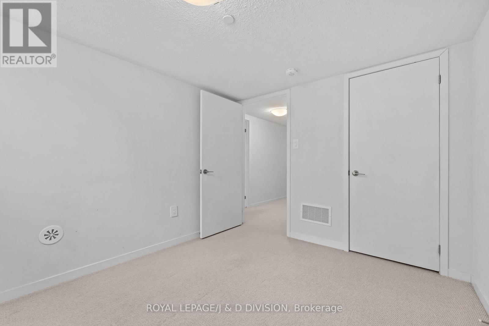 57 - 31 Honeycrisp Crescent, Vaughan, Ontario  L4K 0N6 - Photo 34 - N13547982